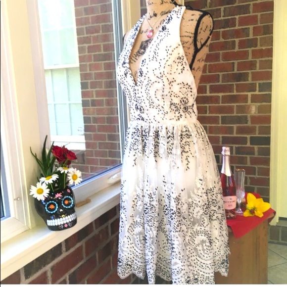 🎉🎉🎉HOST PICK🎉🎉🎉Alice + Olivia dress - Picture 3 of 8